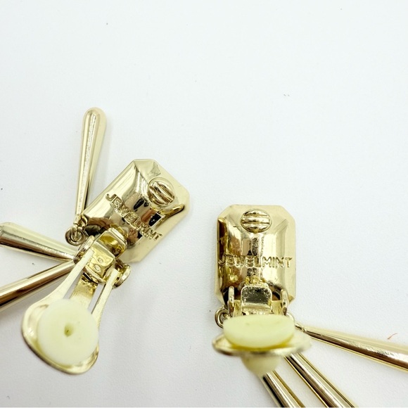 JEWELMINT Elegant Gold Tone Black Dangle Earrings - Picture 5 of 6